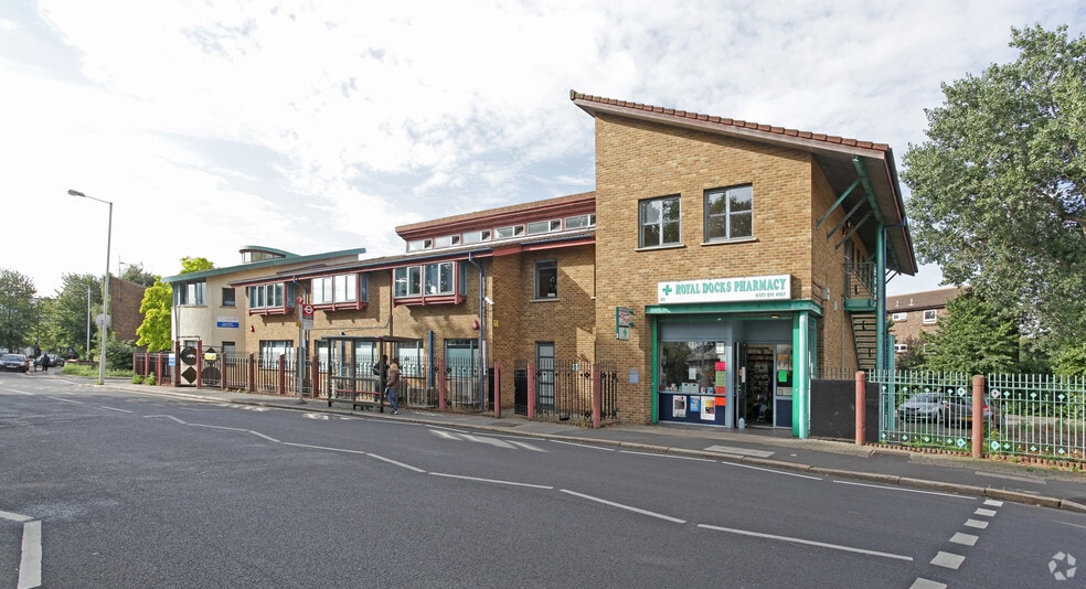 21-23 East Ham Manor Way, London to rent - Primary Photo - Image 1 of 4