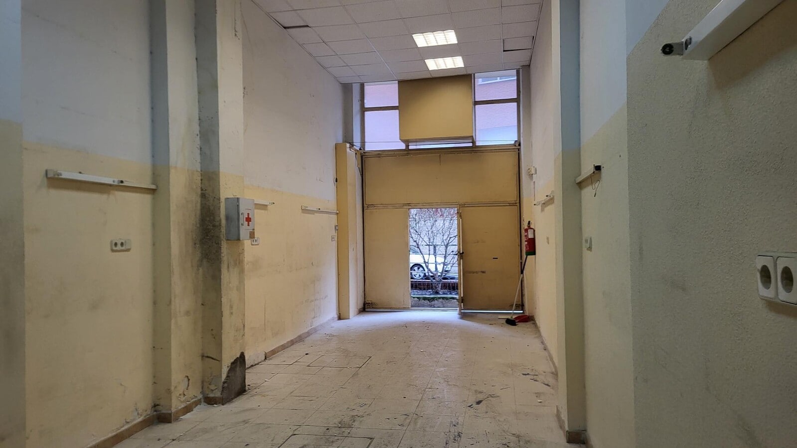 Madrid, MAD 28039 - Unit 01 -  - Interior Photo - Image 1 of 3