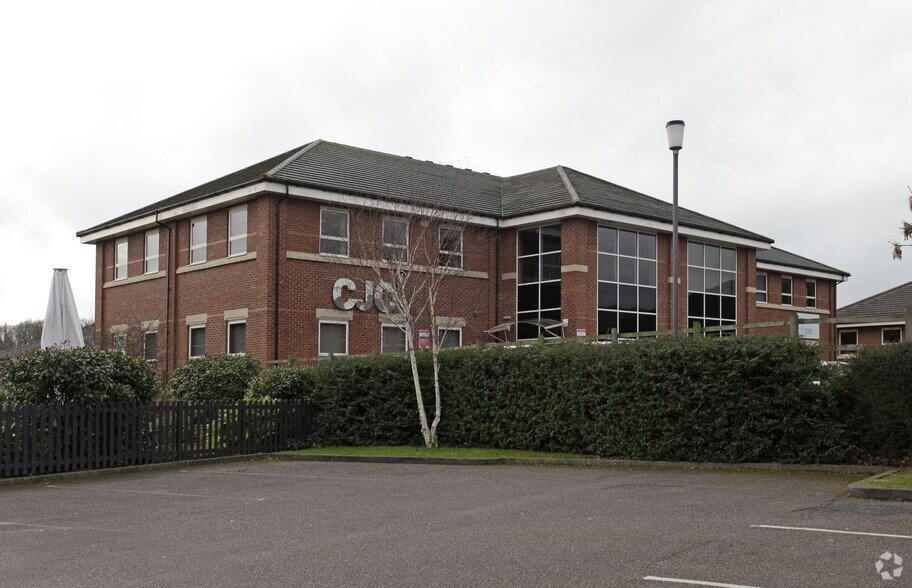 Merus Ct, Leicester to rent - Building Photo - Image 1 of 5