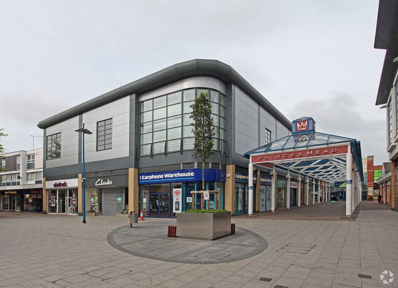 The Mead, Farnborough to rent - Building Photo - Image 2 of 9