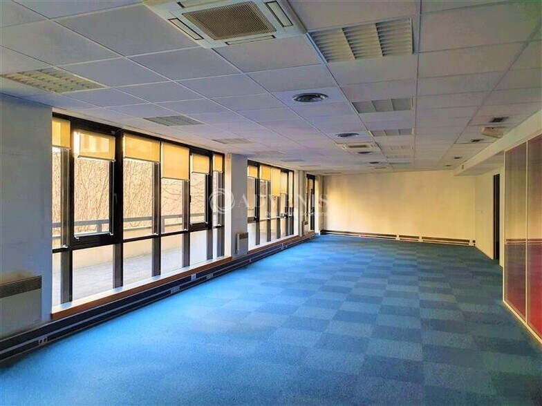 Office in Issy-les-Moulineaux to rent - Interior Photo - Image 2 of 8