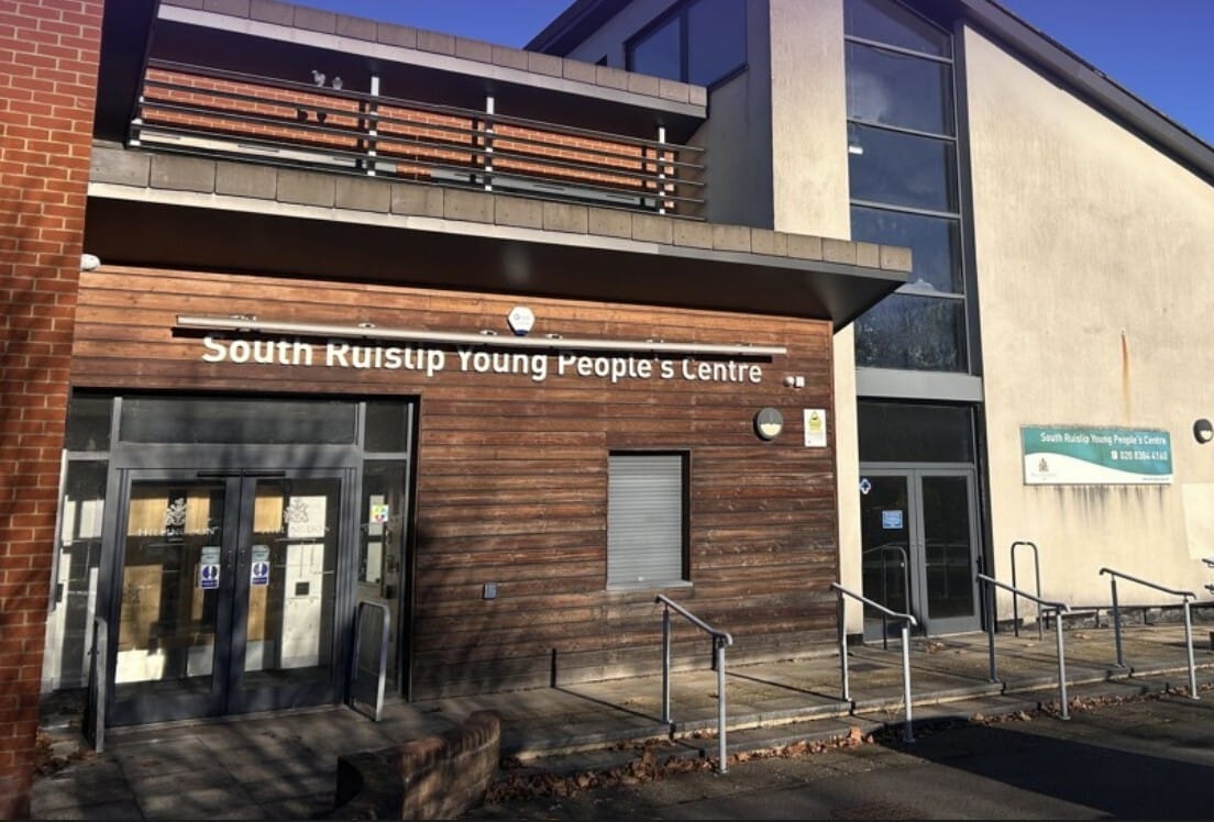 543 Victoria Rd, Ruislip for sale Primary Photo- Image 1 of 2