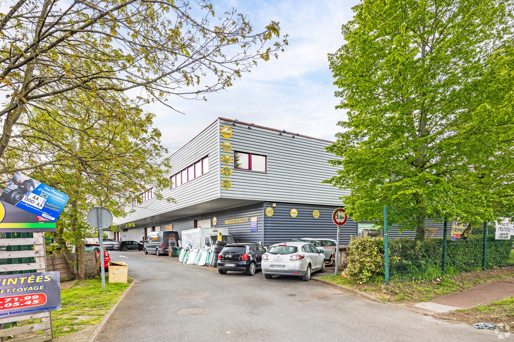 80 Avenue Du Château, Saint-Ouen-l'Aumône for sale Primary Photo- Image 1 of 4