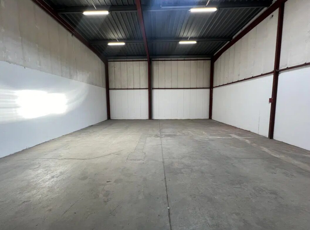 Industrial in Villeneuve-Saint-Georges to rent Interior Photo- Image 1 of 7