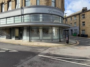 George St, Huddersfield to rent Building Photo- Image 1 of 5