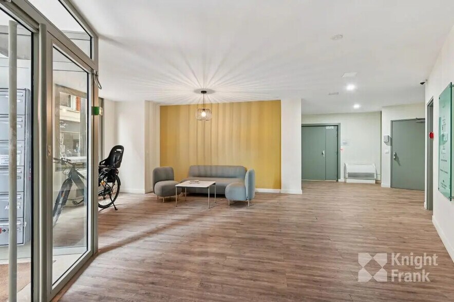 Office in Levallois-Perret to rent - Building Photo - Image 2 of 9