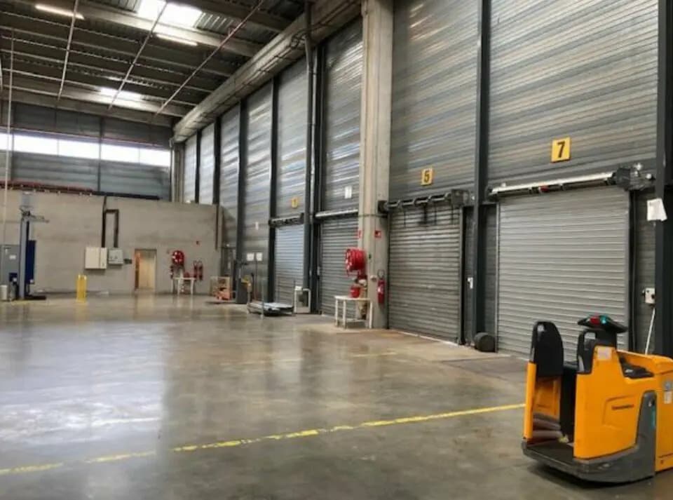 Industrial in Mions to rent Interior Photo- Image 1 of 1