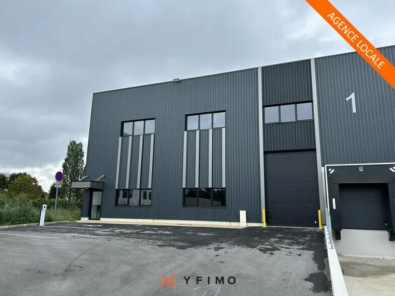 Industrial in Cergy to rent - Building Photo - Image 2 of 11
