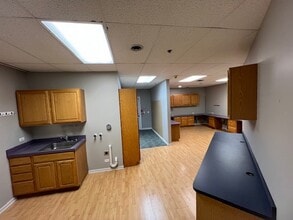 1114 N Main St, Algonquin, IL to rent Interior Photo- Image 1 of 14