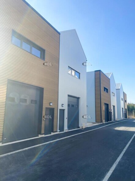 Light Industrial in Bagnolet to rent - Building Photo - Image 1 of 10