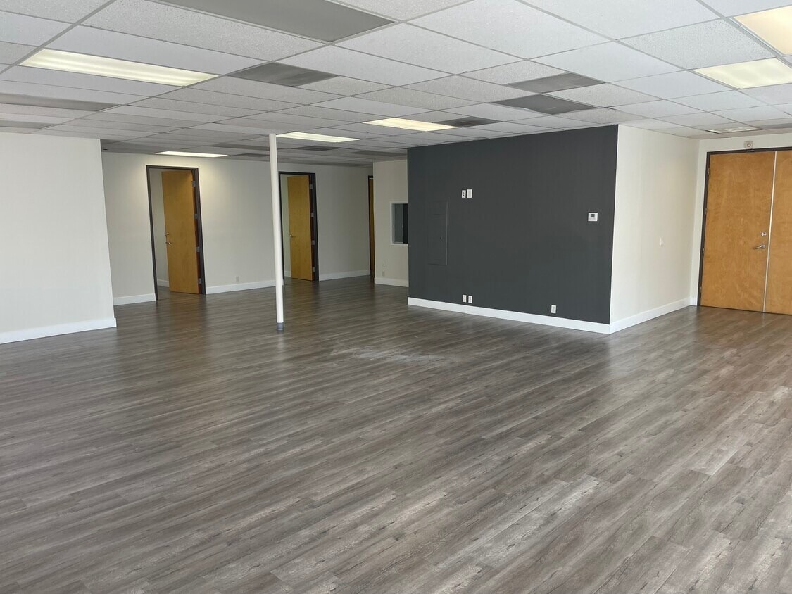 30497 Canwood St, Agoura Hills, CA to rent Interior Photo- Image 1 of 5