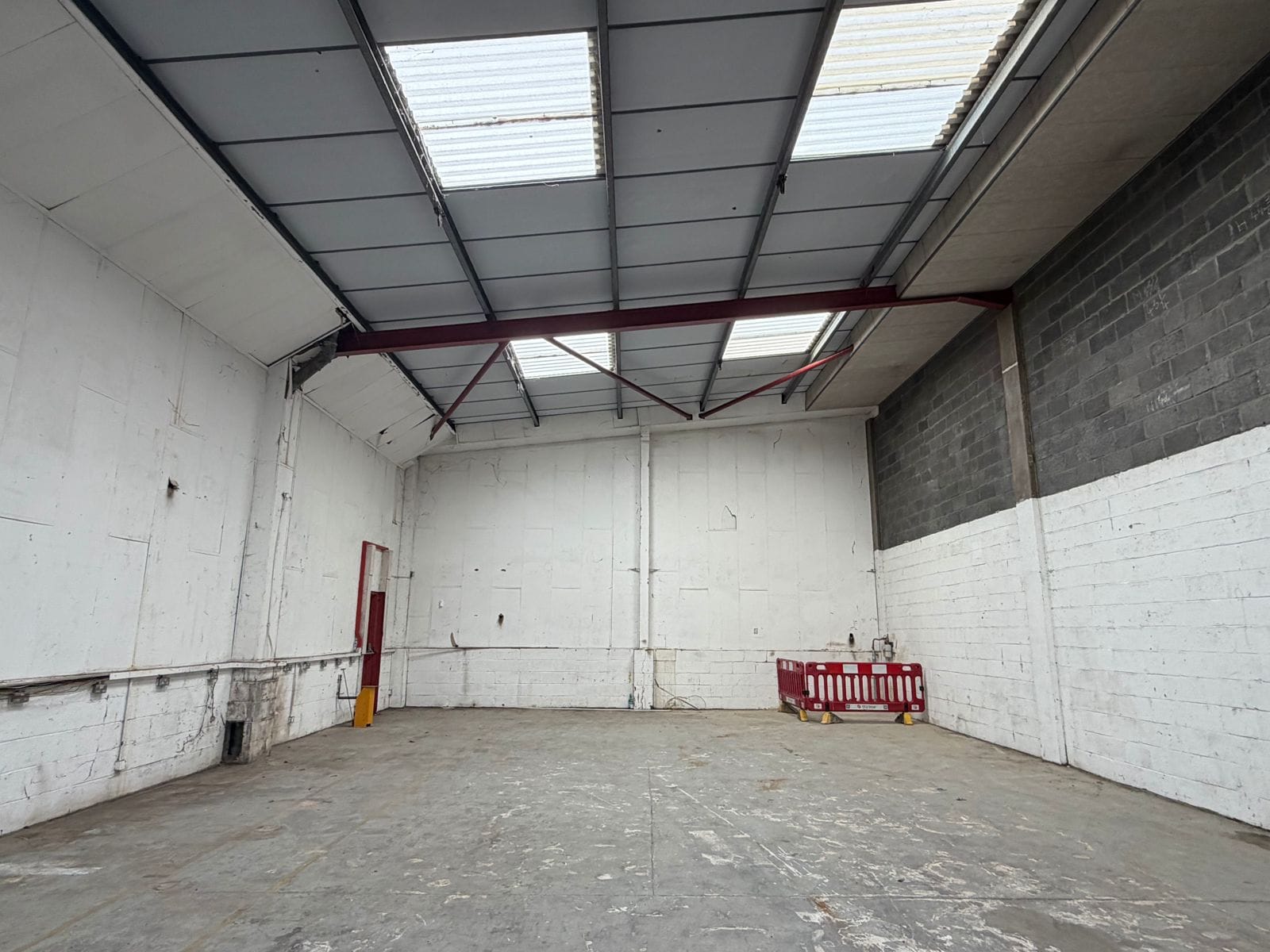 3 Old Oak Common Ln, London to rent Interior Photo- Image 1 of 2