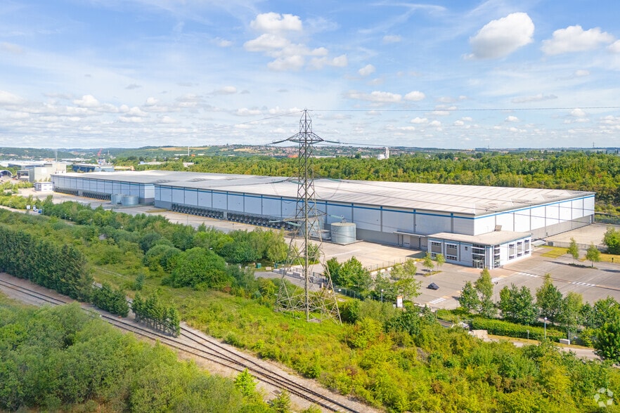 Europa Way, Sheffield to rent - Aerial - Image 2 of 4