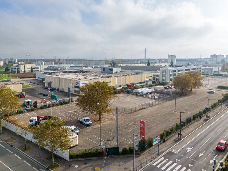 41-47 Boulevard Marcel Sembat, Vénissieux to rent - Building Photo - Image 3 of 20