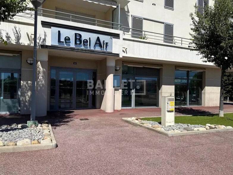 Retail in Antibes to rent - Building Photo - Image 3 of 14