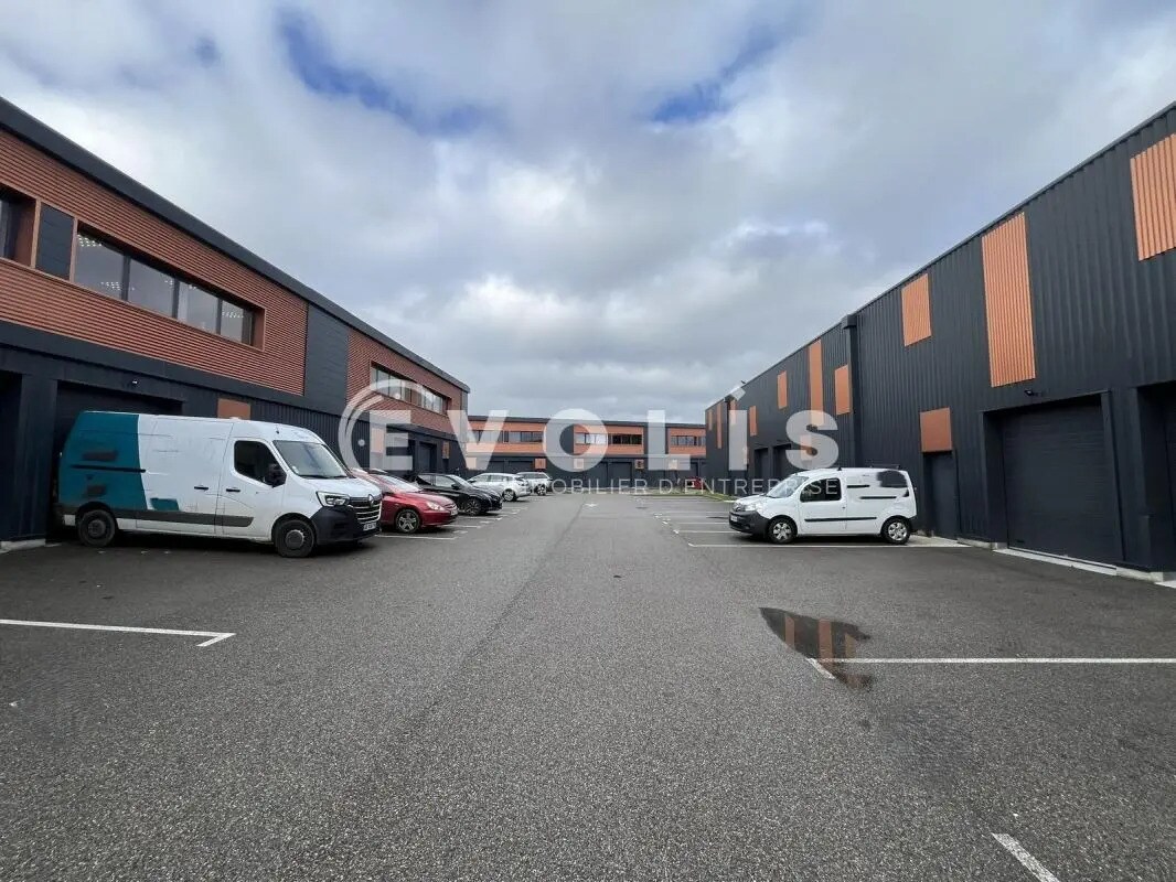 Light Industrial in Vaulx-Milieu for sale Building Photo- Image 1 of 25