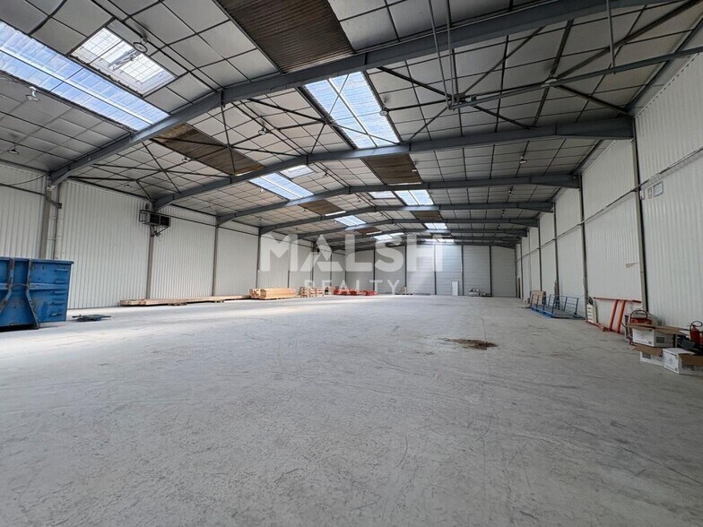 Industrial in Irigny to rent - Interior Photo - Image 2 of 11