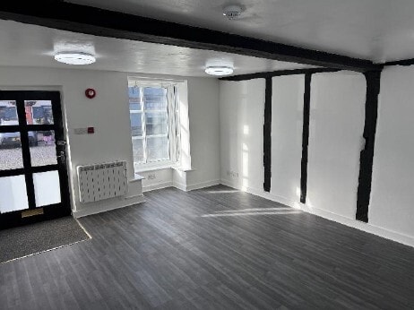 20 Aylesbury End, Beaconsfield to rent Interior Photo- Image 1 of 2