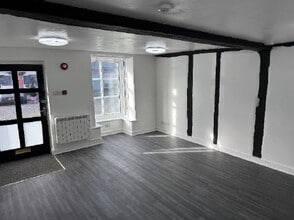 20 Aylesbury End, Beaconsfield to rent Interior Photo- Image 1 of 2