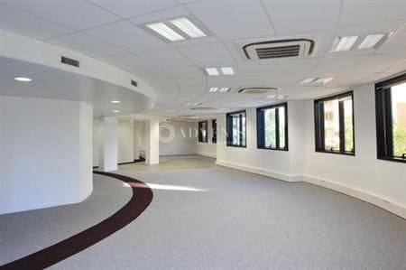 44 Avenue Georges Pompidou, Levallois-Perret to rent - Interior Photo - Image 2 of 4