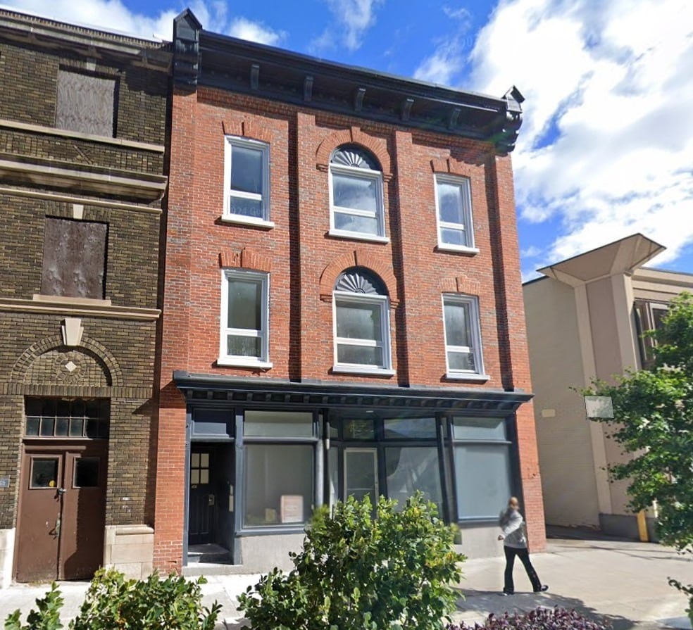 Cento Capital Properties portfolio of 3 properties for sale on LoopNet.co.uk Primary Photo- Image 1 of 3