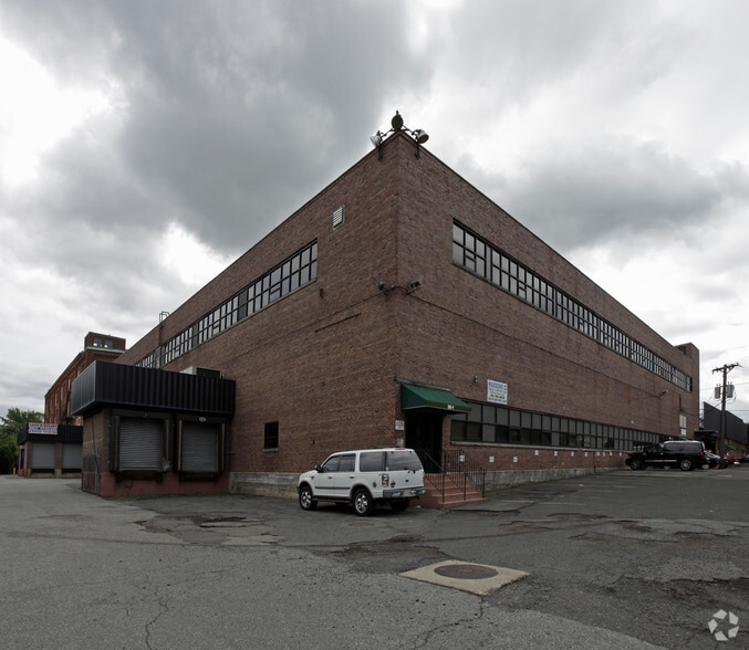 141 Lanza Ave, Garfield, NJ to rent - Building Photo - Image 1 of 8