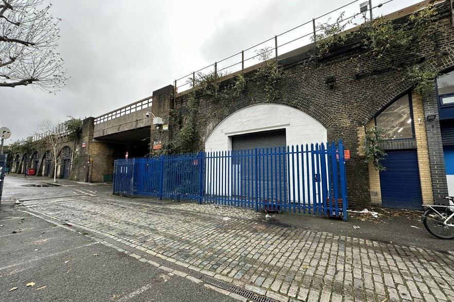 Hercules Rd, London to rent - Building Photo - Image 3 of 3