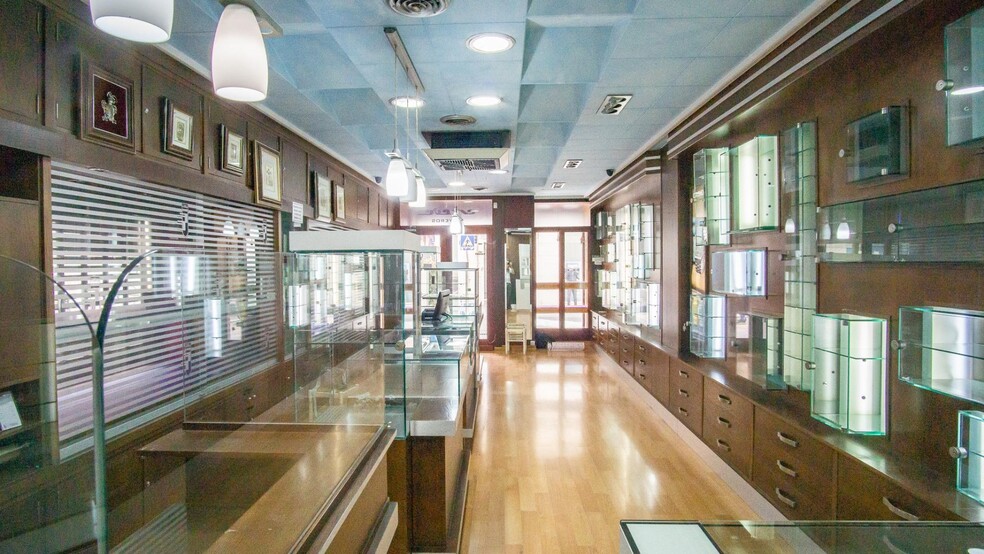 Retail in Elda, Alicante to rent - Building Photo - Image 3 of 8