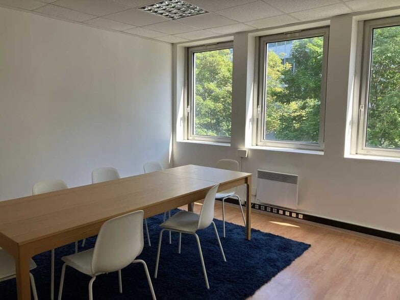 14-30 Rue De Mantes, Colombes to rent - Interior Photo - Image 2 of 14