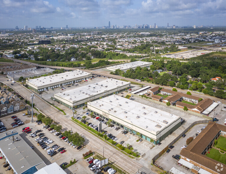 707 N Shepherd Dr, Houston, TX for rent - Aerial - Image 3 of 9