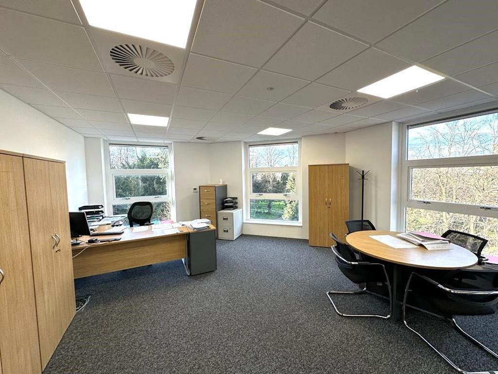 Queensway, Halesowen to rent Interior Photo- Image 1 of 18