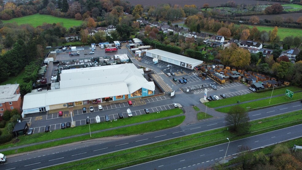 Albert Bygrave Retail Park portfolio of 2 properties for sale on LoopNet.co.uk - Building Photo - Image 1 of 3