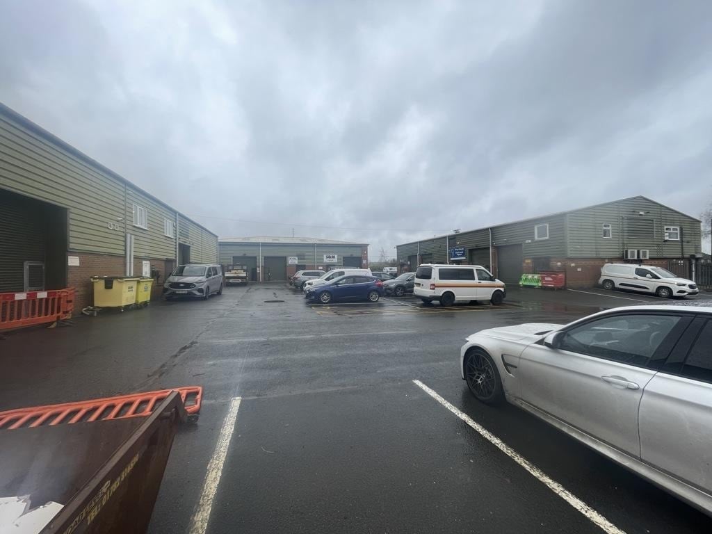 Brownhills Rd, Stoke On Trent to rent Building Photo- Image 1 of 8