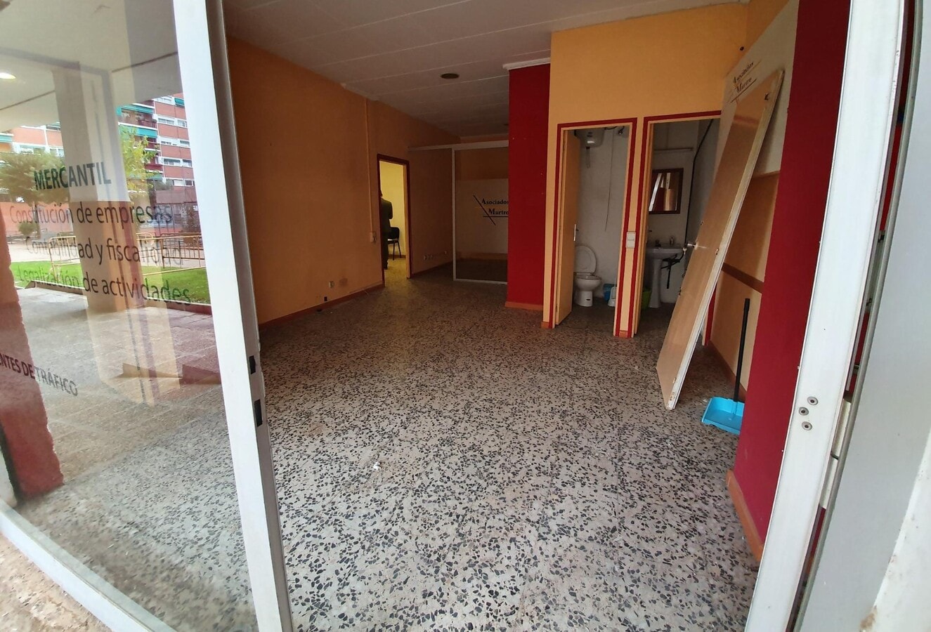 Sabadell, BAR 08206 - Unit - - - Interior Photo - Image 2 of 12