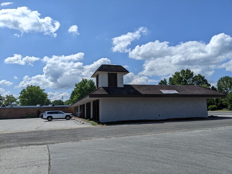 56 S 65th St, Belleville, IL for rent - Building Photo - Image 3 of 9