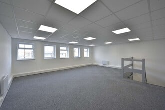 Holloway Dr, Manchester to rent Interior Photo- Image 1 of 3