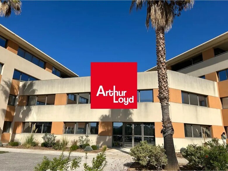 515 Avenue De La Tramontane, La Ciotat for sale - Building Photo - Image 1 of 6