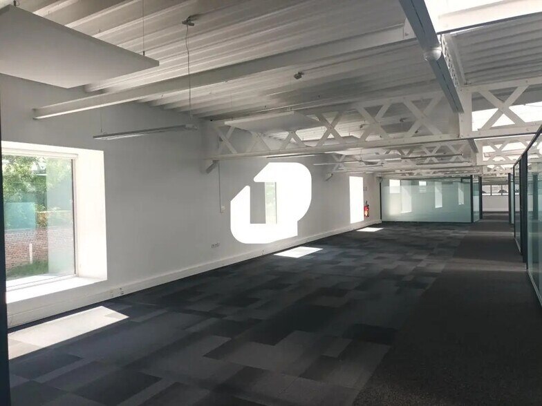 125 Avenue De La République, La Madeleine to rent - Interior Photo - Image 2 of 7