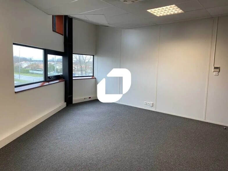 Office in Mérignac to rent - Building Photo - Image 1 of 18
