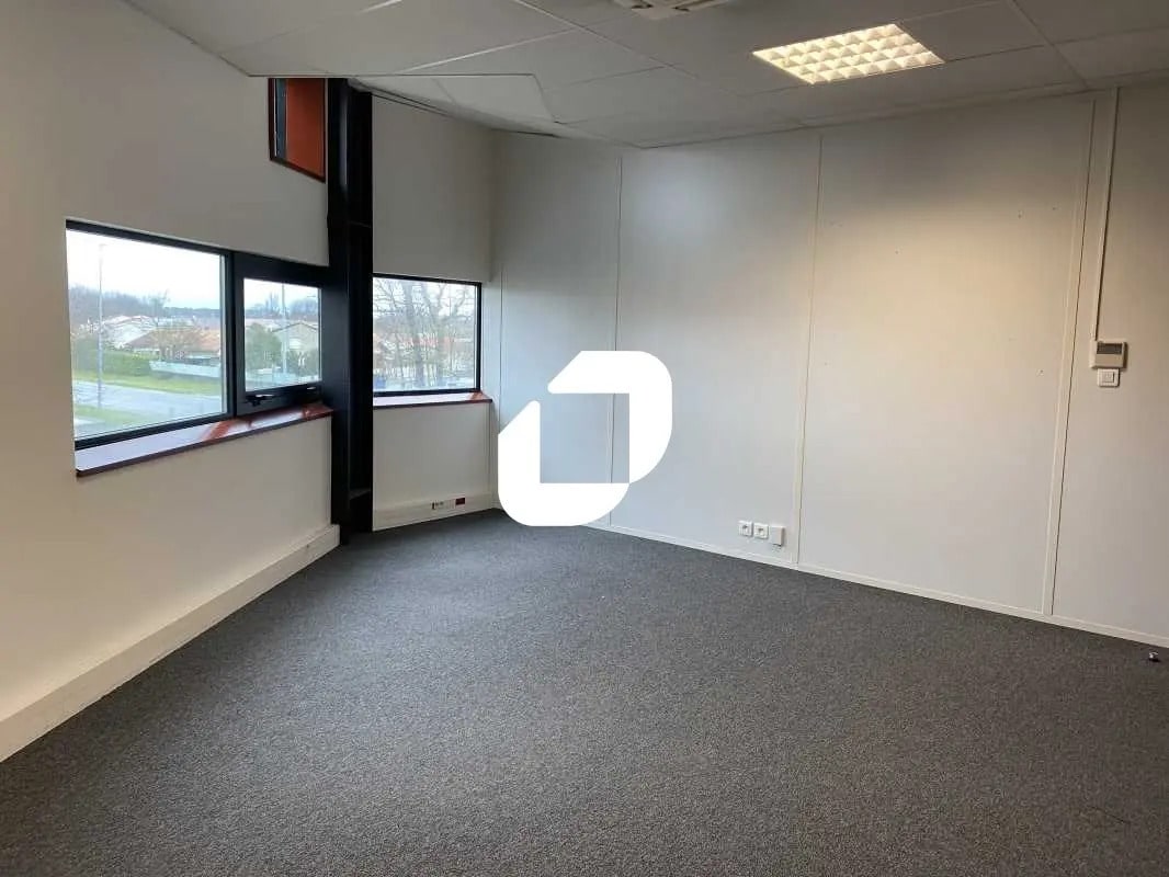 Office in Mérignac to rent Building Photo- Image 1 of 19