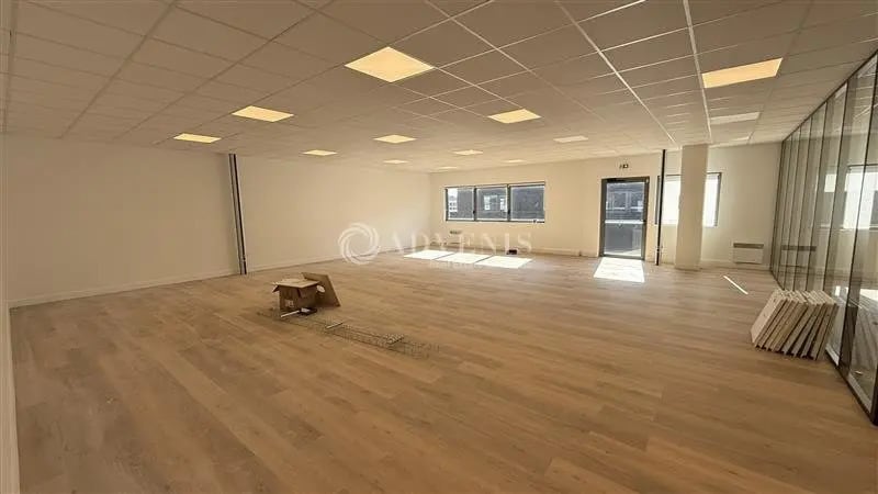 Vente Bureaux 176 m² - Photo 1