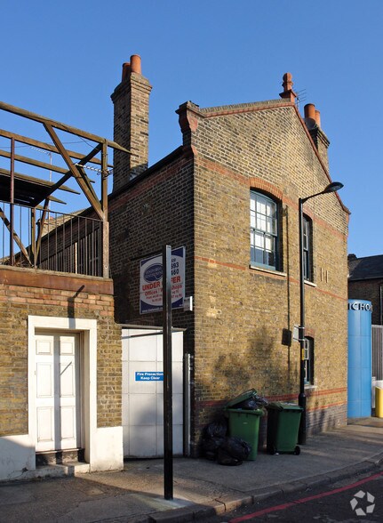 Artichoke Pl, London to rent - Building Photo - Image 3 of 5