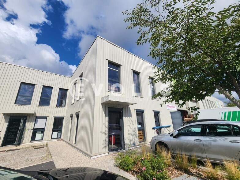 55 Rue Emile Zola, Décines-Charpieu to rent - Building Photo - Image 1 of 22