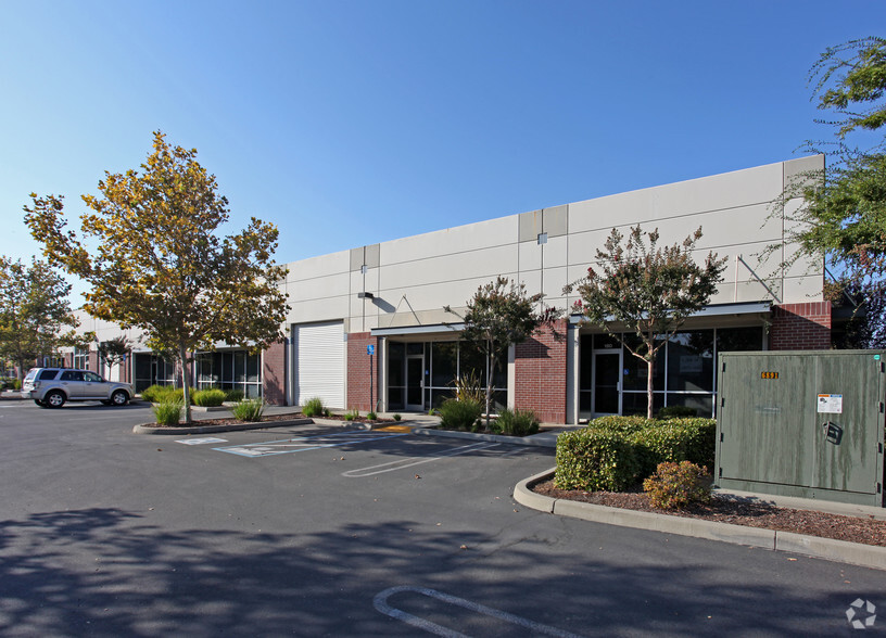 2008 Opportunity Dr, Roseville, CA for rent - Building Photo - Image 2 of 2