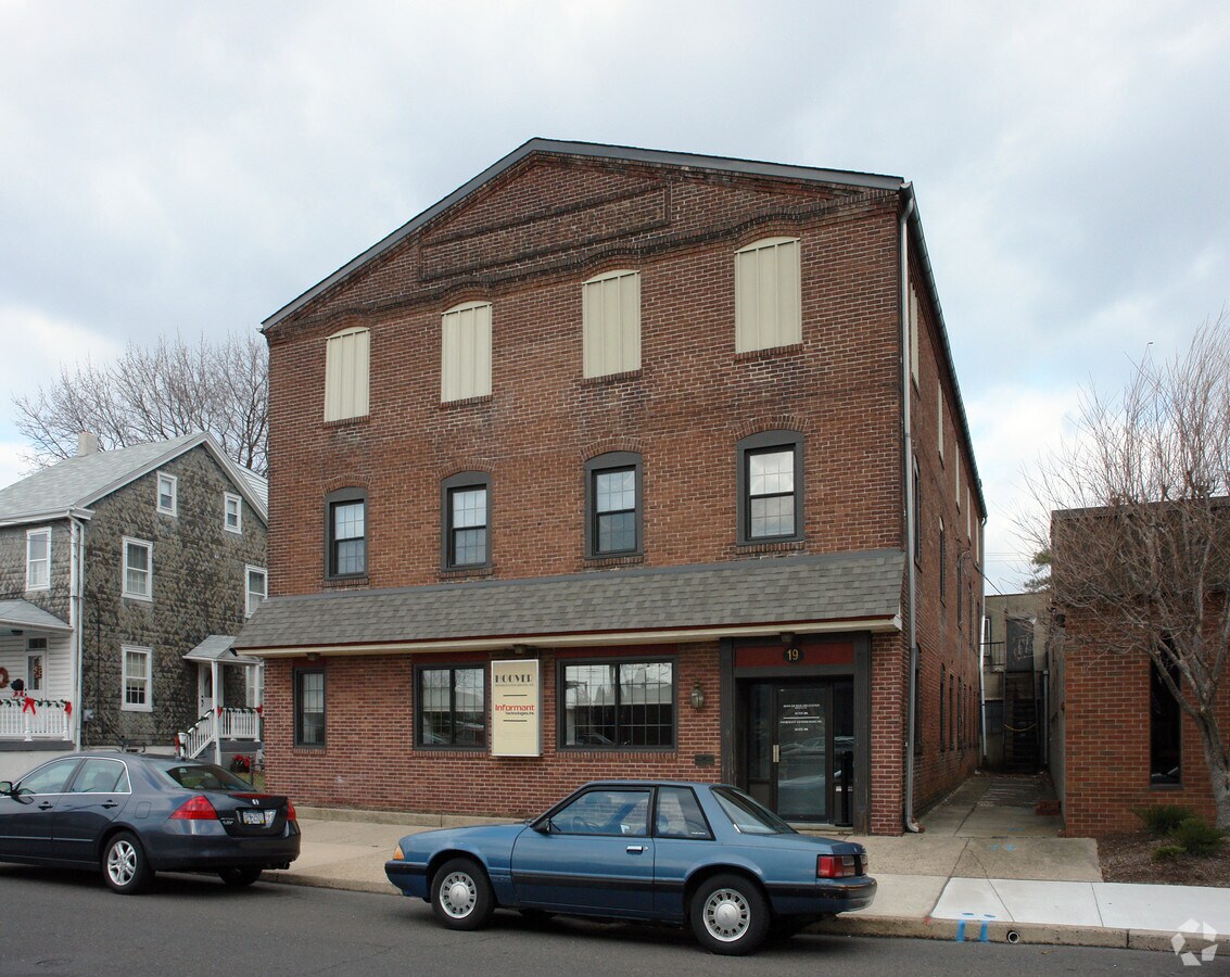 19 Jenkins Ave, Lansdale 19446 UK