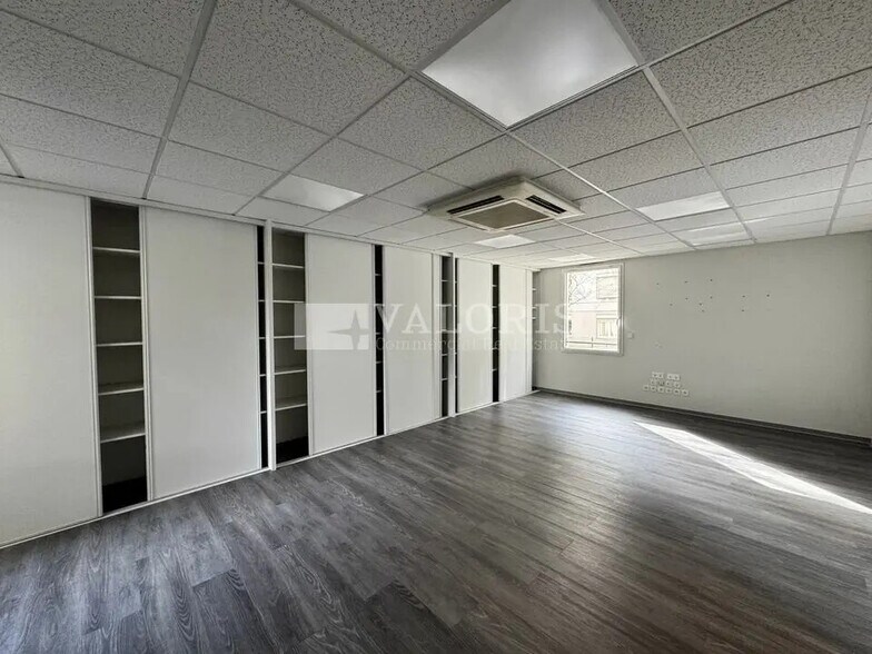 Office in Lyon to rent - Building Photo - Image 2 of 8