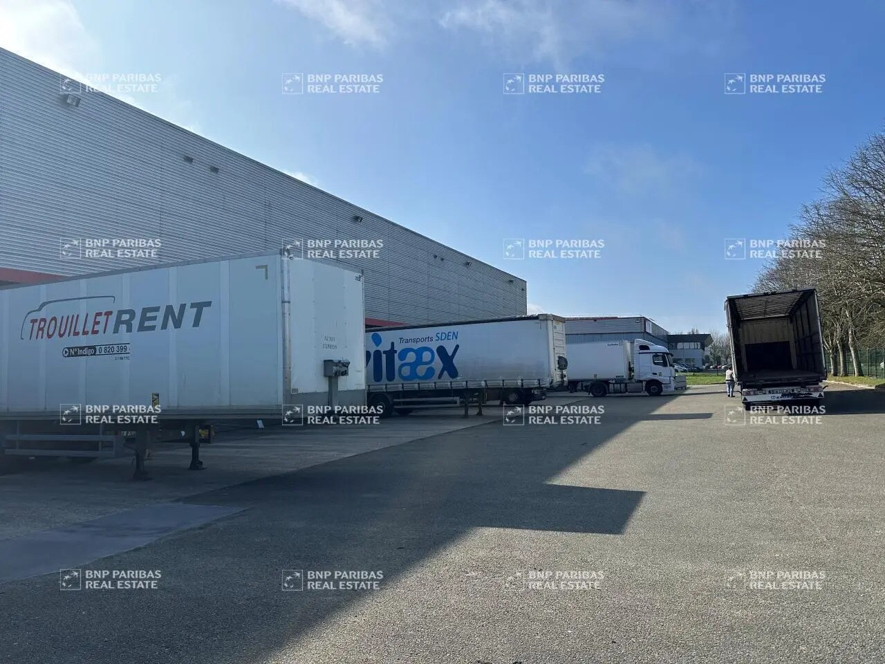 Light Industrial in Maurepas to rent Primary Photo- Image 1 of 6