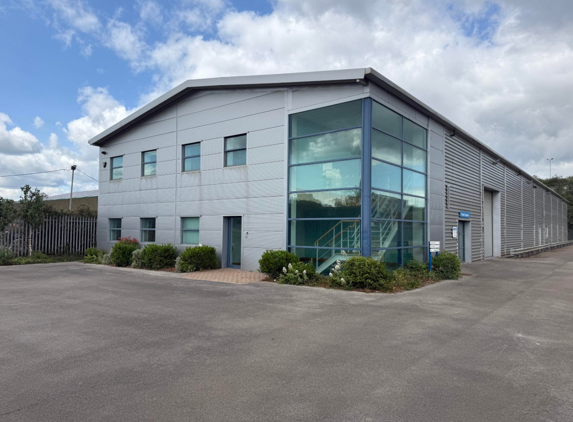 8 Downgate Dr, Sheffield to rent Primary Photo- Image 1 of 2