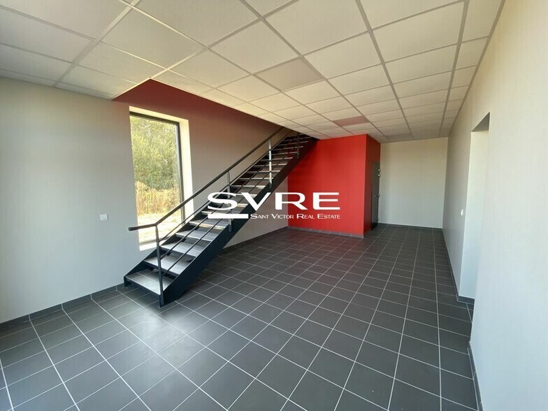 Light Industrial in Marignane for sale - Building Photo - Image 3 of 14