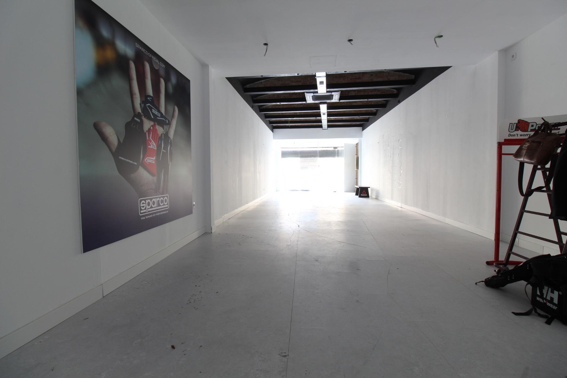 Retail in Vilanova i la Geltrú, Barcelona to rent Interior Photo- Image 1 of 7